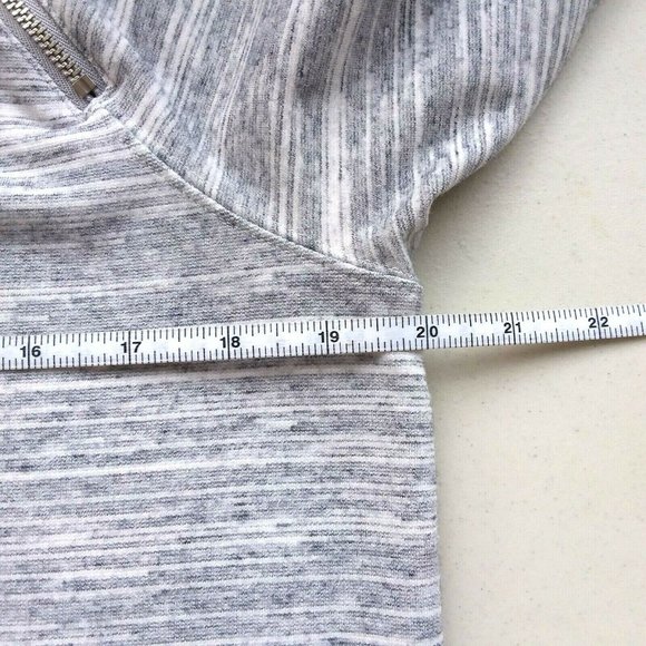 ☆☆SOLD☆☆ Banana Republic Heather Gray Sweatshirt - Picture 4 of 7